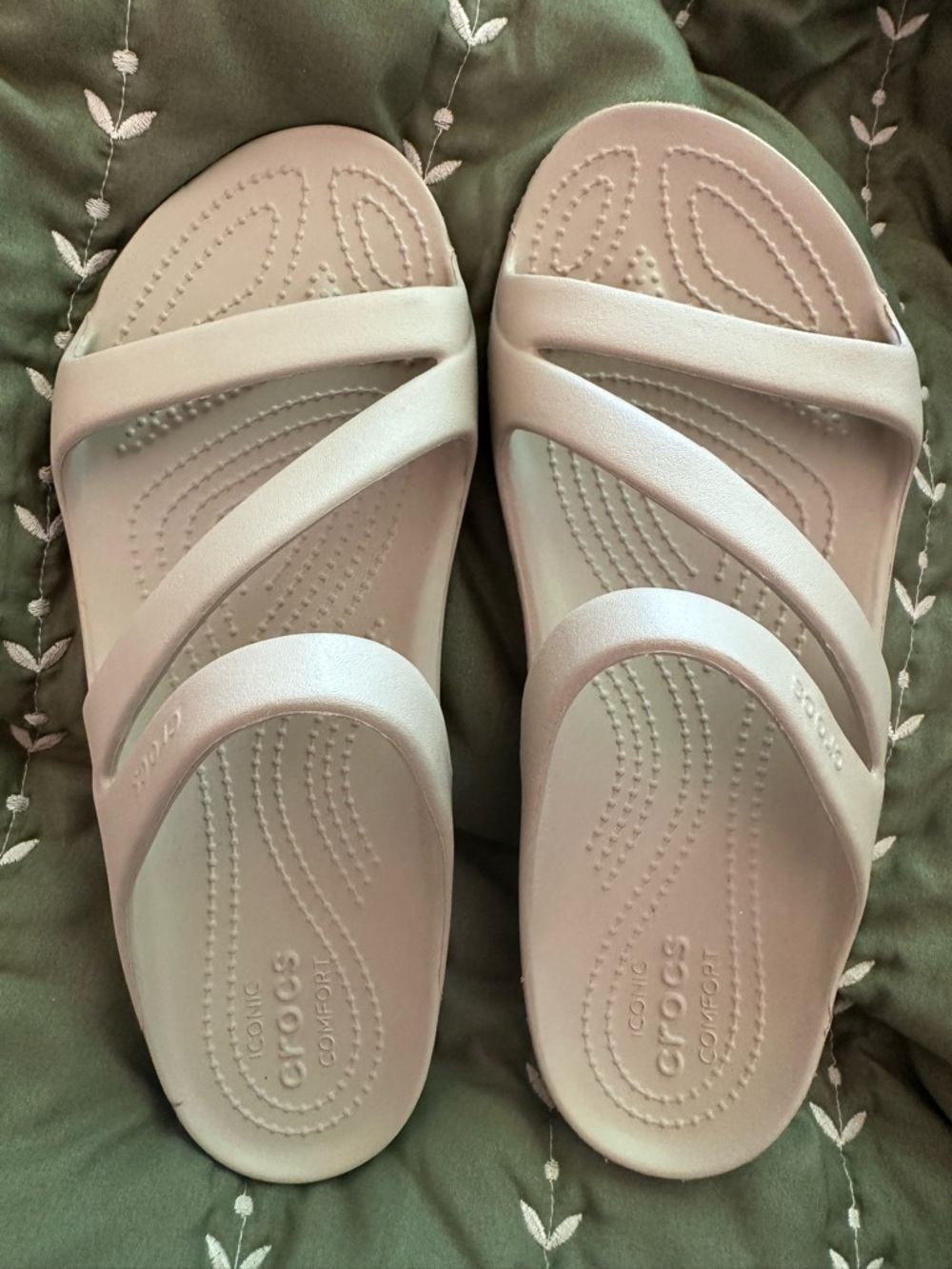 Crocs Iconic Comfort Women’s Classic Strappy Slide Sandal - Light Beige/Cream
